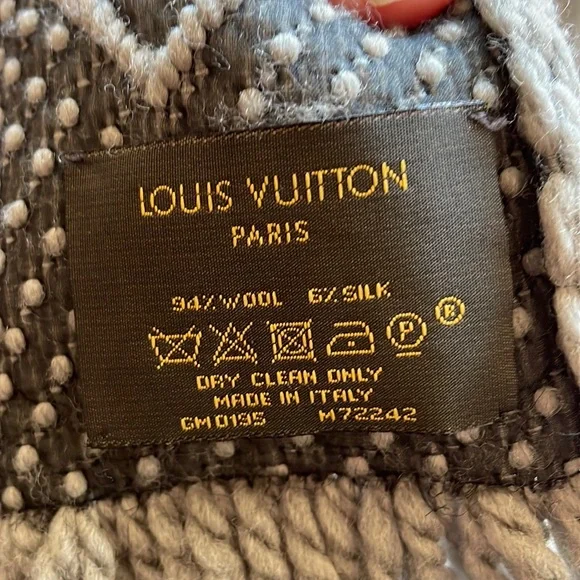 🛍️🛍️HOST PICK🛍️🛍️Stunning Louis Vuitton wool and silk scarf - Picture 5 of 5